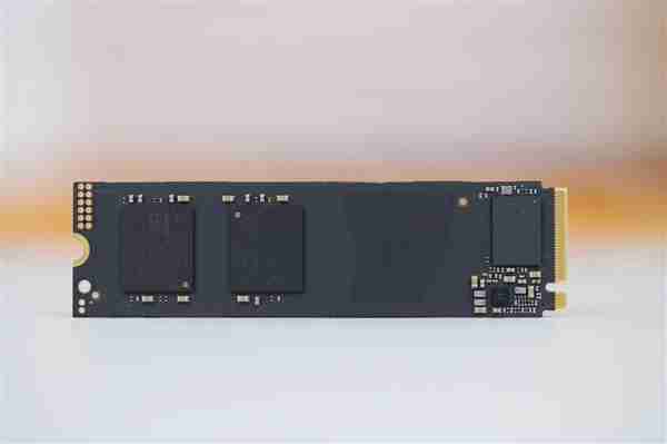 长江存储PC42Q SSD加持！ 七彩虹隐星P16 Pro图赏