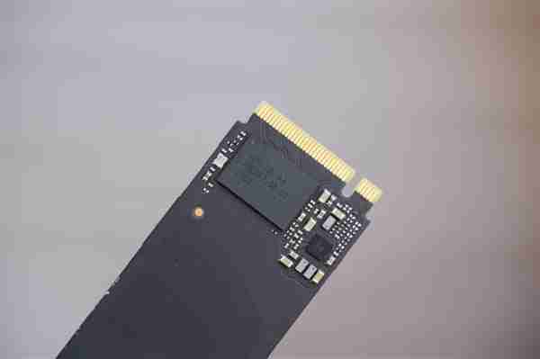 长江存储PC42Q SSD加持！ 七彩虹隐星P16 Pro图赏