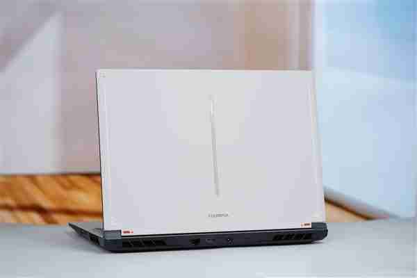 长江存储PC42Q SSD加持！ 七彩虹隐星P16 Pro图赏