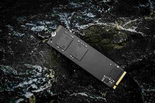 长江存储PC42Q实测:商用消费级固态硬盘新标杆