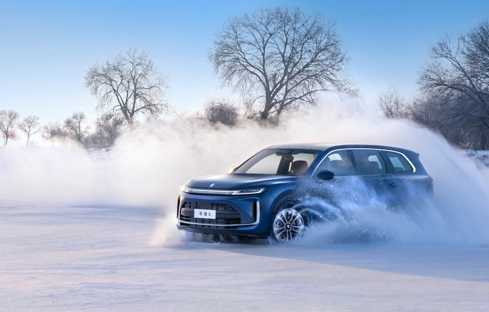 华为乾崑科技旗舰大六座，华境S真六座满员完成最终轮冬季测试