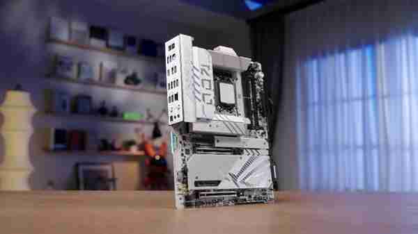 ROG MAXIMUS Z890 APEX主板创DDR5-13322超频新纪录