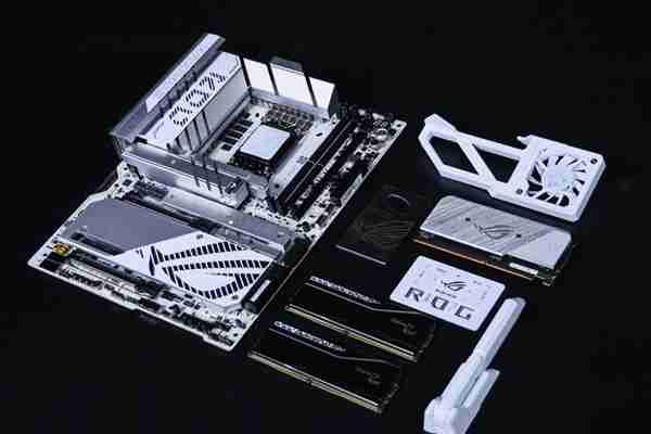 ROG MAXIMUS Z890 APEX主板创DDR5-13322超频新纪录