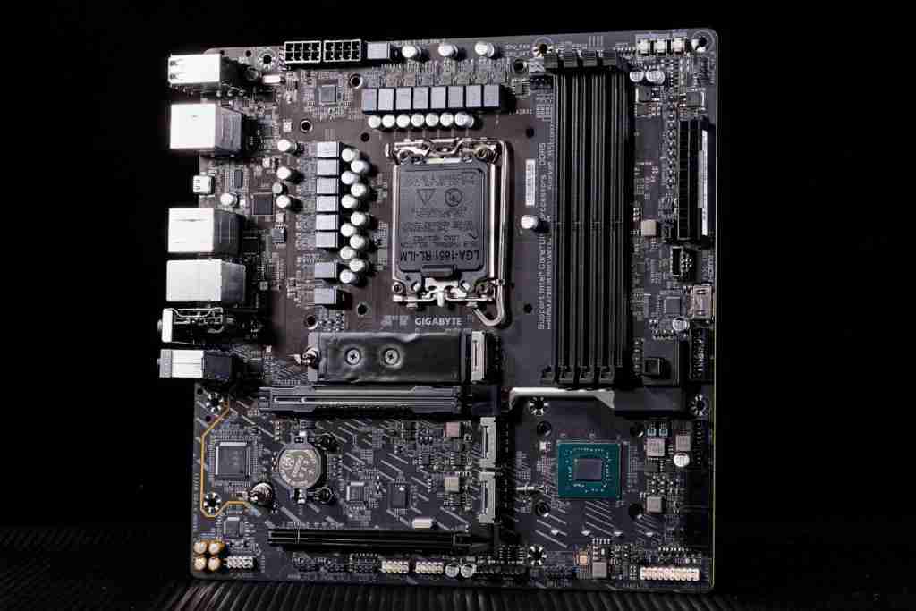 技嘉 B860M AORUS PRO WIFI7 电竞雕主板深度评测:主流价位下的高端电竞利器