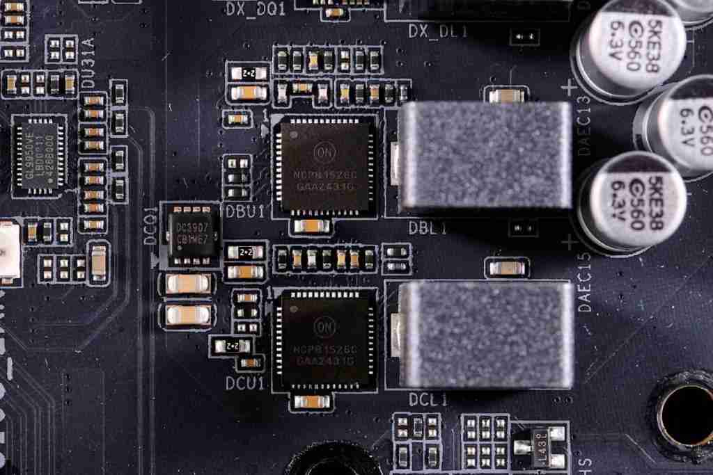 技嘉 B860M AORUS PRO WIFI7 电竞雕主板深度评测:主流价位下的高端电竞利器