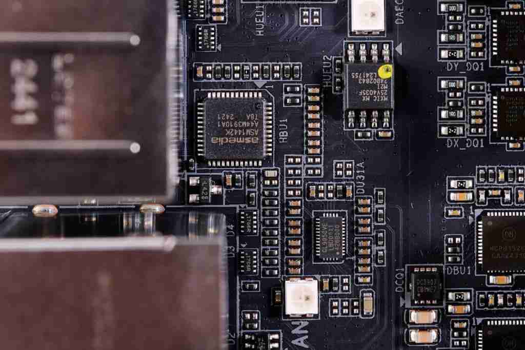 技嘉 B860M AORUS PRO WIFI7 电竞雕主板深度评测:主流价位下的高端电竞利器