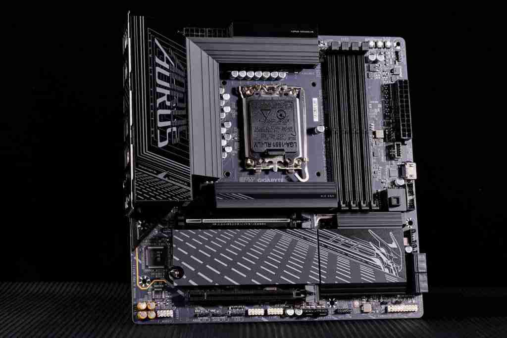 技嘉 B860M AORUS PRO WIFI7 电竞雕主板深度评测:主流价位下的高端电竞利器