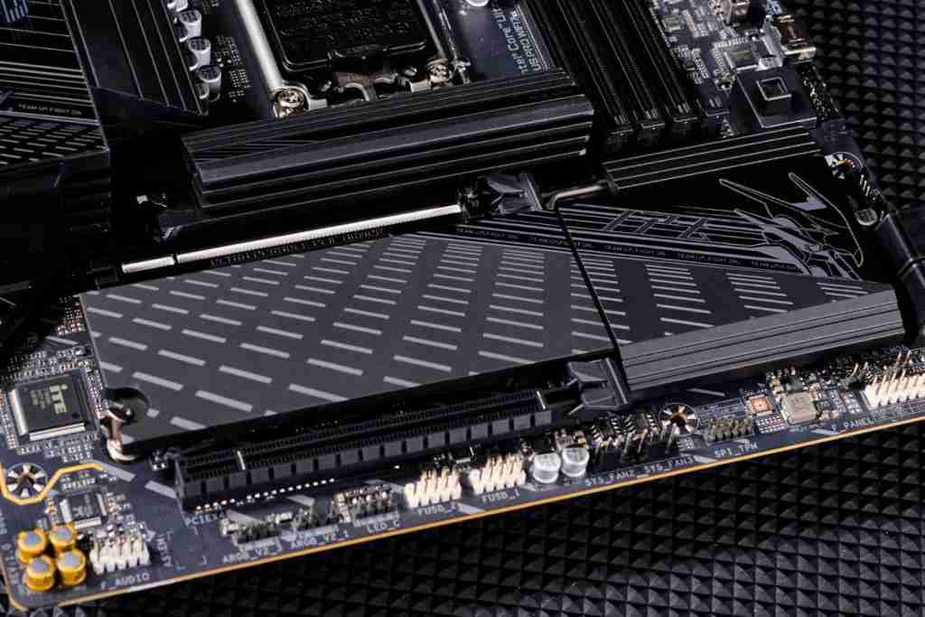 技嘉 B860M AORUS PRO WIFI7 电竞雕主板深度评测:主流价位下的高端电竞利器