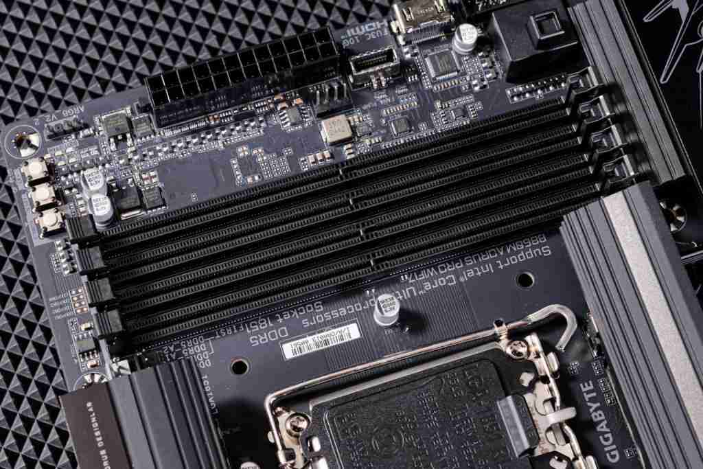 技嘉 B860M AORUS PRO WIFI7 电竞雕主板深度评测:主流价位下的高端电竞利器