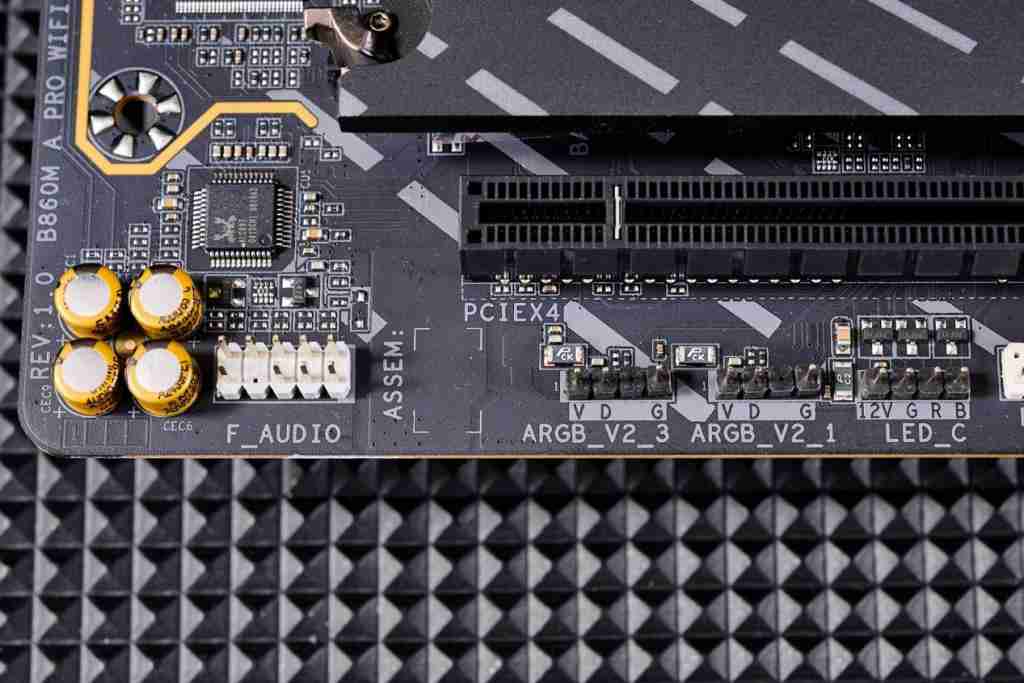 技嘉 B860M AORUS PRO WIFI7 电竞雕主板深度评测:主流价位下的高端电竞利器