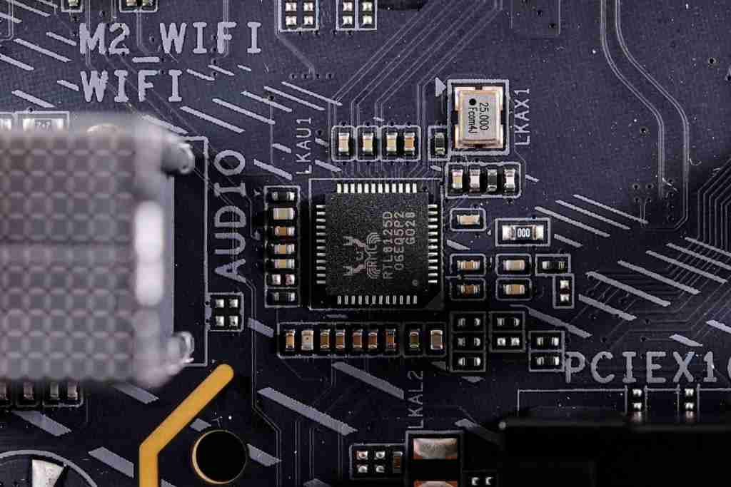 技嘉 B860M AORUS PRO WIFI7 电竞雕主板深度评测:主流价位下的高端电竞利器