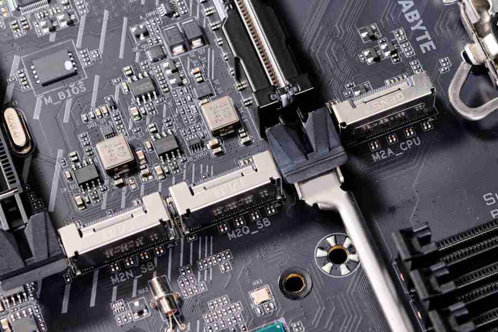 技嘉 B860M AORUS PRO WIFI7 电竞雕主板深度评测:主流价位下的高端电竞利器