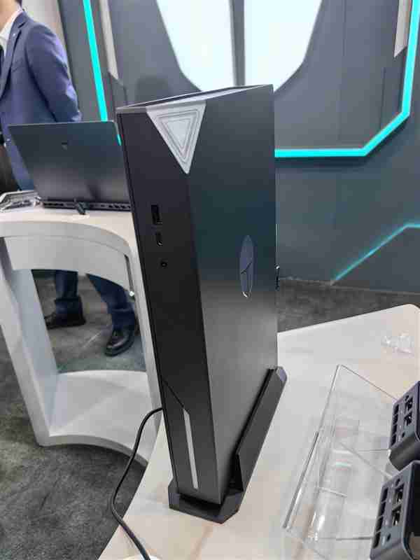 雷神MIX G2独显游戏迷你主机亮相：行业首款Ultra 9 275HX + RTX 5090