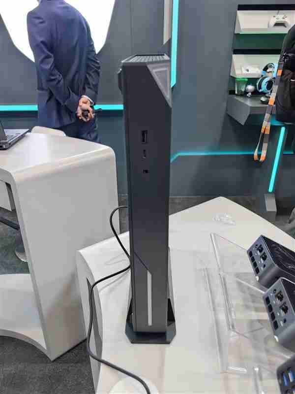 雷神MIX G2独显游戏迷你主机亮相：行业首款Ultra 9 275HX + RTX 5090