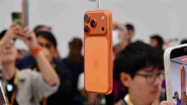 iPhone Air突降2500元 中国果粉不干了:喊话苹果退差价