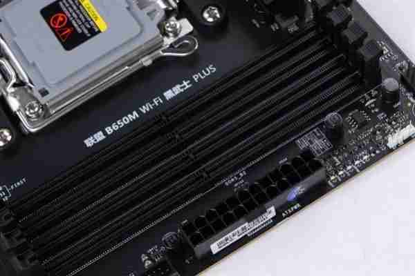 中端装机新方案！影驰联盟 B650M Wi-Fi 黑武士 PLUS 主板评测