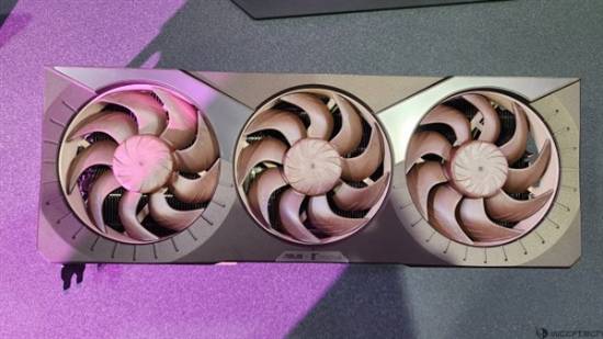 华硕RTX 5080猫头鹰显卡发布：四槽三风扇2730MHz