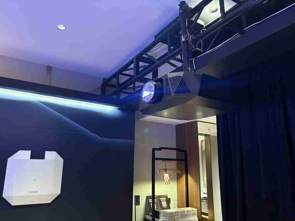 巨幕革命光影进化爱普生家庭影院双旗舰方案亮相广州音响展