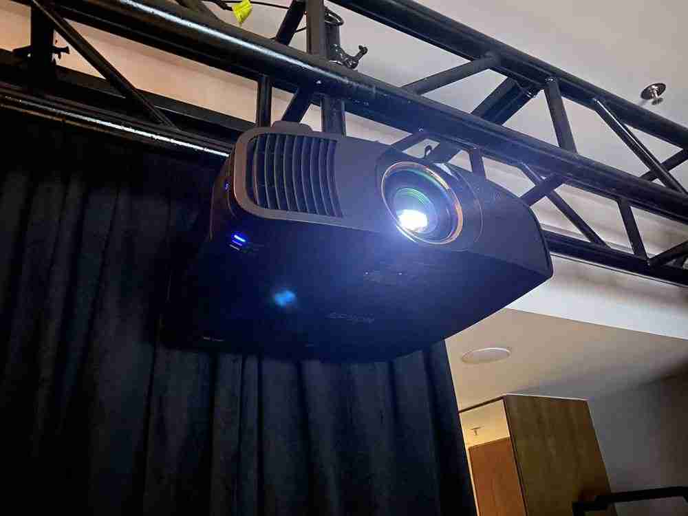 巨幕革命光影进化爱普生家庭影院双旗舰方案亮相广州音响展