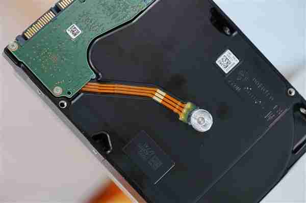 每碟片3TB!希捷银河Exos M 30TB硬盘图赏