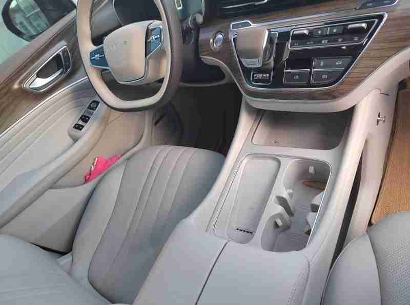 7座MPV别瞎挑!荣威iMAX8DMH是实在货,带娃接客户,还省油