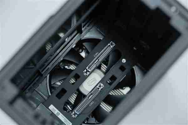 升级X86架构性能大提升！极空间Z2 Ultra图赏