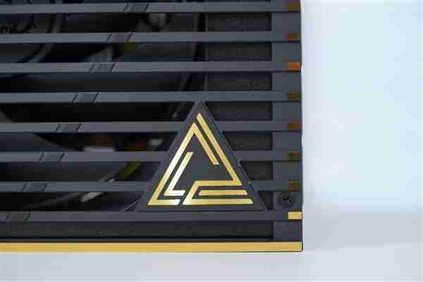 轻松驾驭RTX 5090！微星MEG Ai1600T PCIE5超神电源图赏