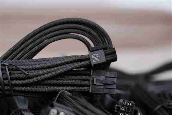 轻松驾驭RTX 5090！微星MEG Ai1600T PCIE5超神电源图赏