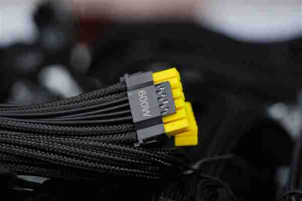 轻松驾驭RTX 5090！微星MEG Ai1600T PCIE5超神电源图赏