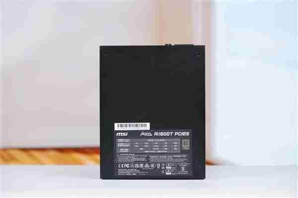 轻松驾驭RTX 5090！微星MEG Ai1600T PCIE5超神电源图赏