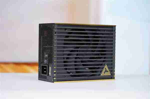 轻松驾驭RTX 5090！微星MEG Ai1600T PCIE5超神电源图赏