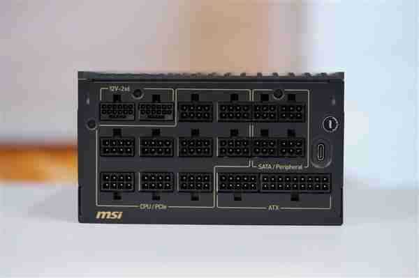 轻松驾驭RTX 5090！微星MEG Ai1600T PCIE5超神电源图赏