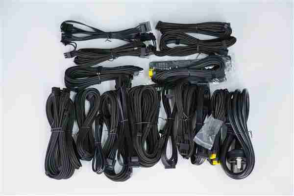 轻松驾驭RTX 5090！微星MEG Ai1600T PCIE5超神电源图赏