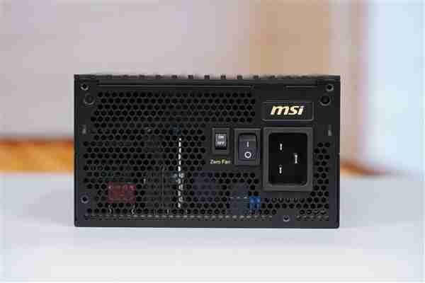 轻松驾驭RTX 5090！微星MEG Ai1600T PCIE5超神电源图赏