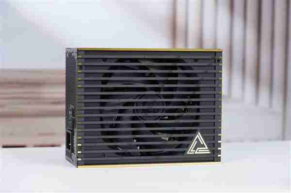 轻松驾驭RTX 5090！微星MEG Ai1600T PCIE5超神电源图赏