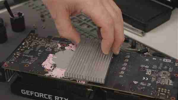 RTX 2060装上双CPU塔式散热器:热点温度骤降35°C!