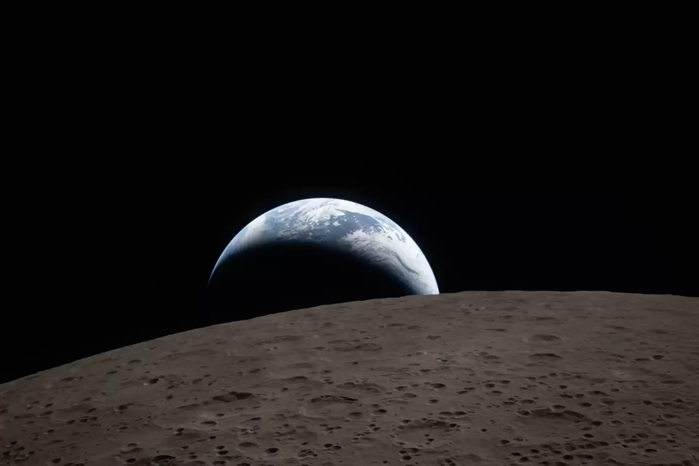 意外收获:阿耳忒弥斯2号宇航员观测到多次微流星体撞击月球