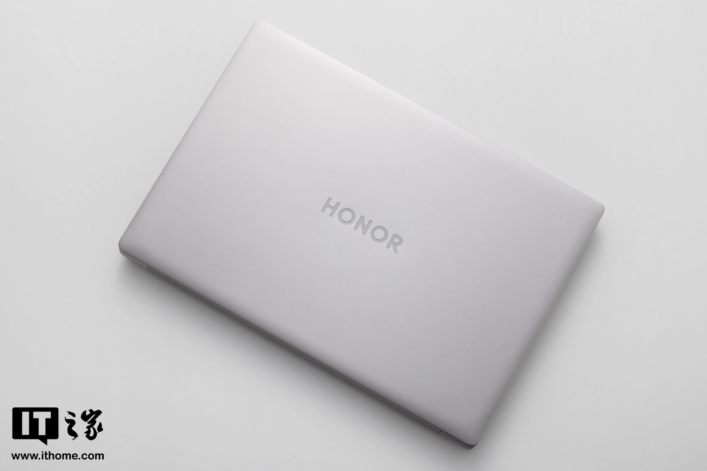 荣耀 MagicBook 16 2026 图赏：内置 92Wh 巨量电池，解锁 15.3 小时长续航体验