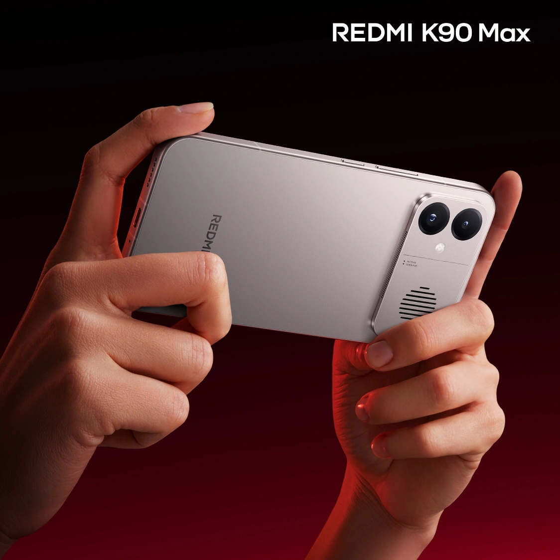 小米 REDMI K90 Max 手机“太空银”外观揭晓:冷调银色机身 + 铝合金中框