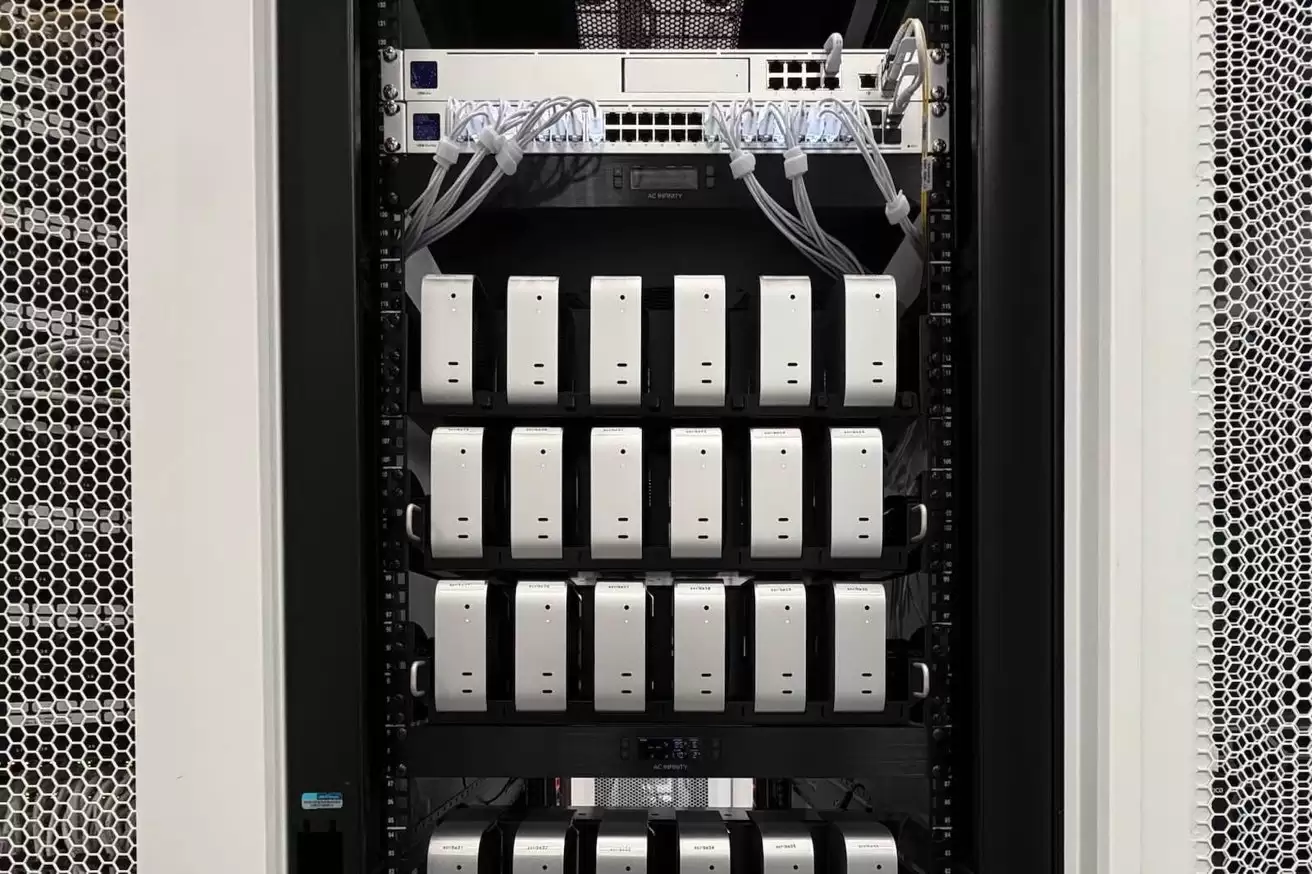 云调用AI太贵:开发者自建48台Mac mini集群,撑起Overcast播客转录