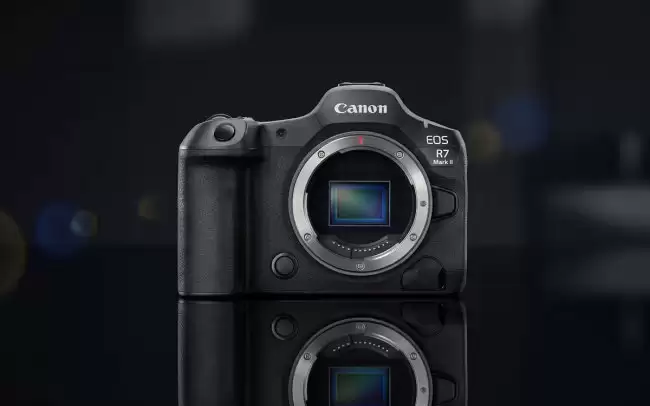 新机发布潮不断 佳能 EOS R7 Mark II 发布推迟