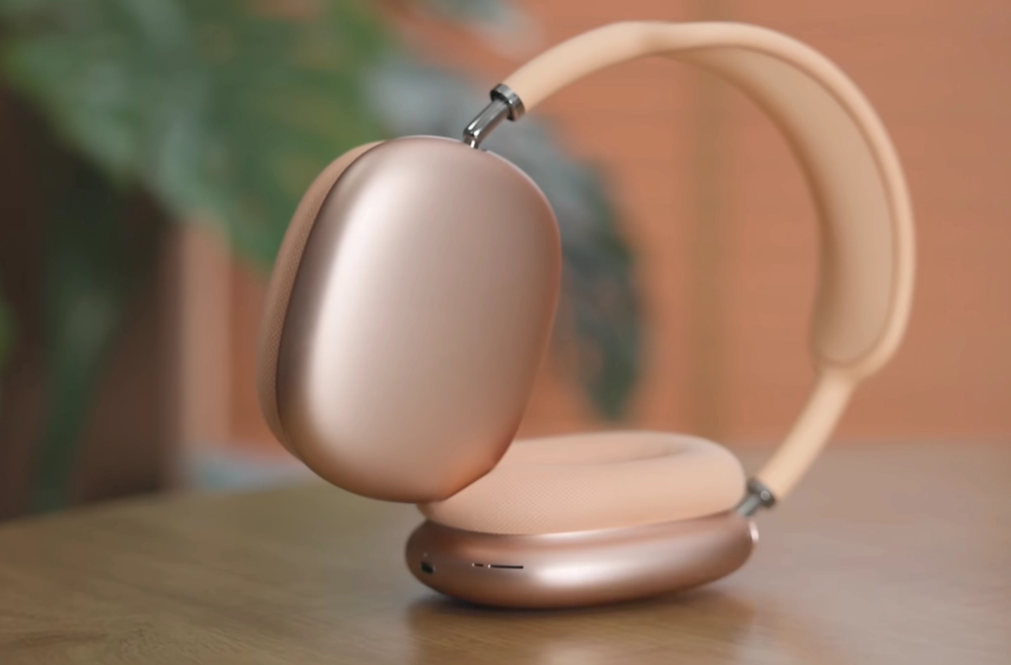 苹果高管揭秘 AirPods Max 2 耳机:特定音频任务 H2 芯片算力已超 Mac