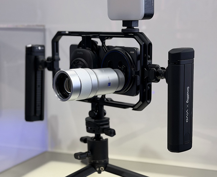 vivo X300 Ultra亮相MWC 增距镜远拍堪比相机