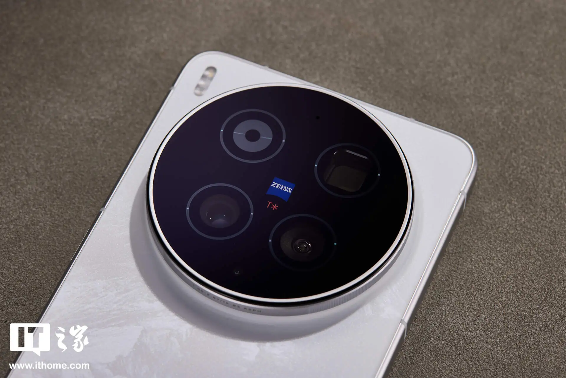 vivo X300 Ultra 摄影师套装图赏:用专业相机思路打造的“专业 V 单”