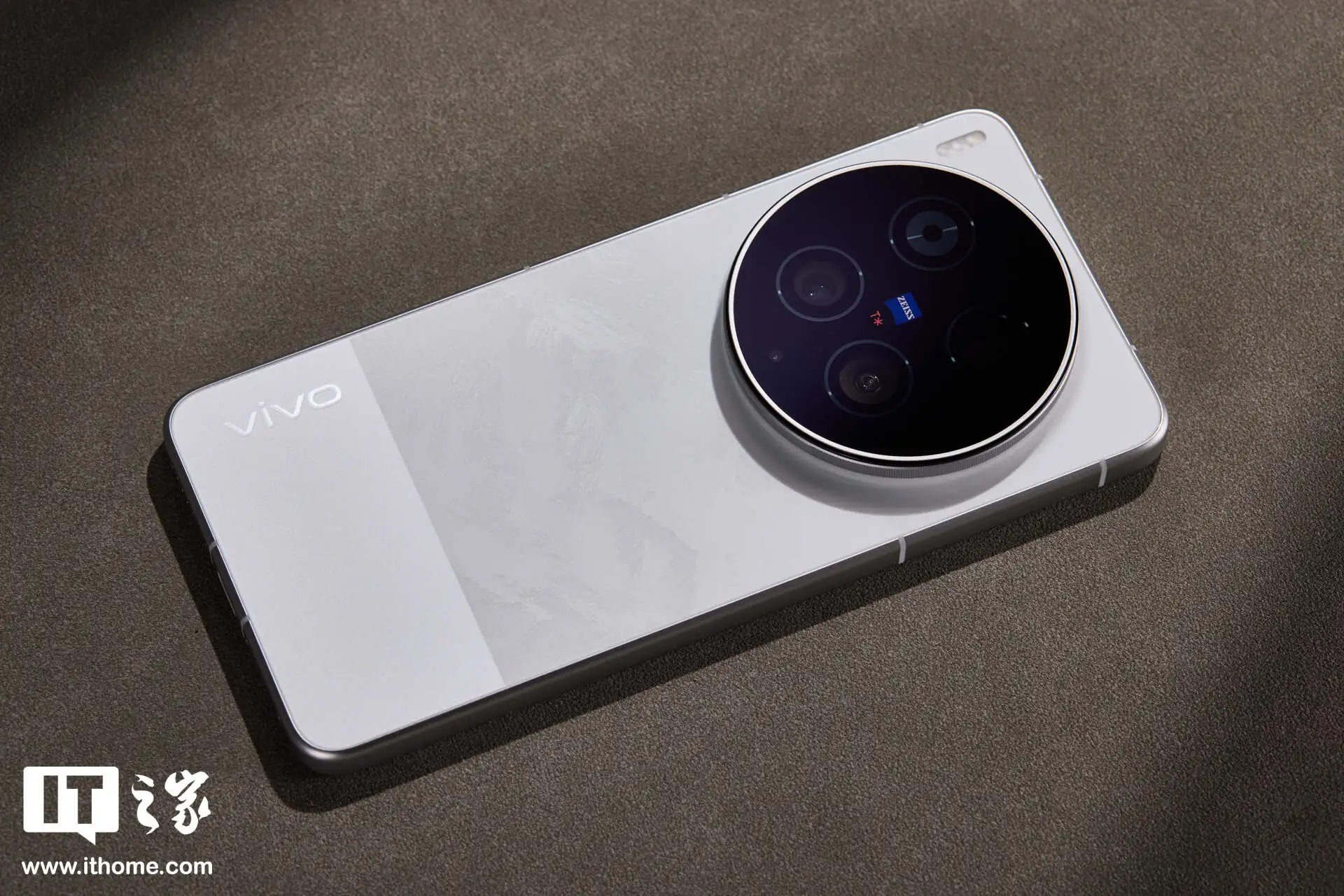 vivo X300 Ultra 摄影师套装图赏:用专业相机思路打造的“专业 V 单”