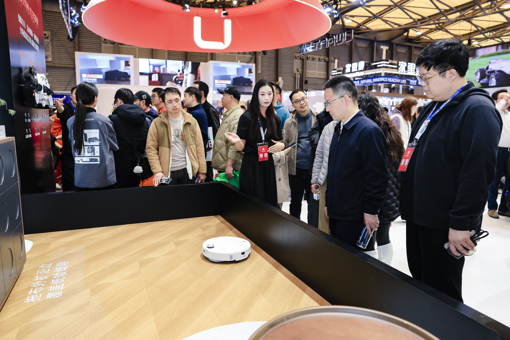 突破平面清洁边界：石头P20 Max正在重塑家庭空间逻辑