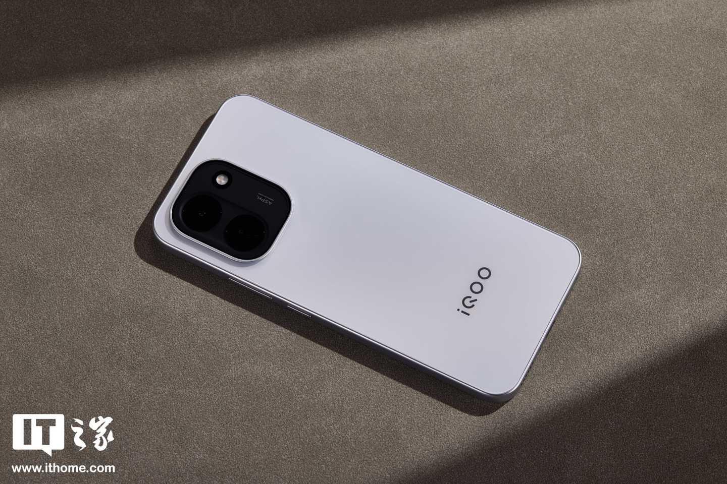 iQOO Z11 实拍图赏:iQOO 手机最大 9020mAh 电池 + iQOO 首个 165Hz 护眼电竞屏