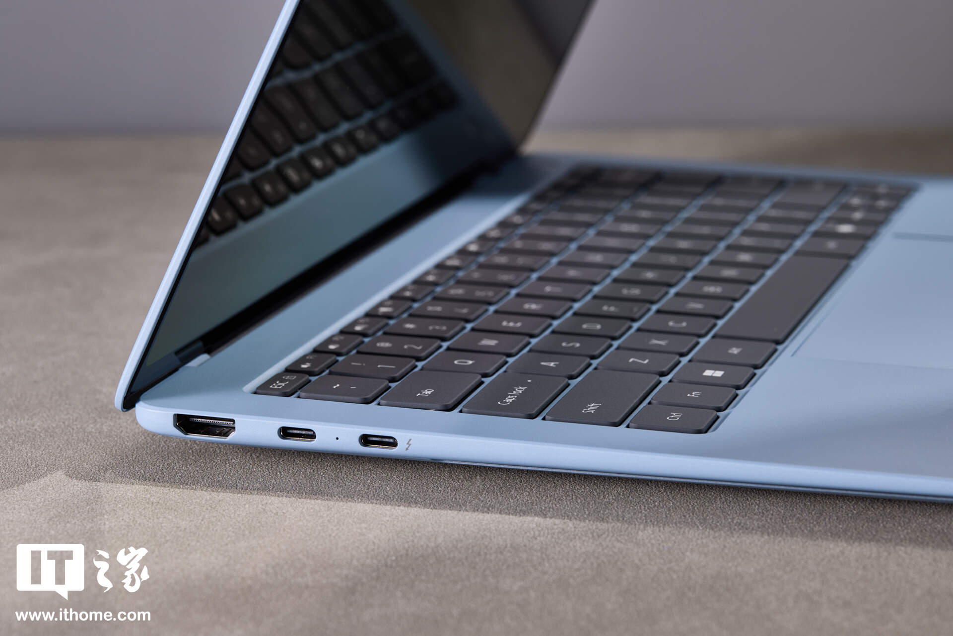 小米 Xiaomi Book Pro 14「柔雾蓝」图赏:丝绒镁合金,1.08kg 超轻薄