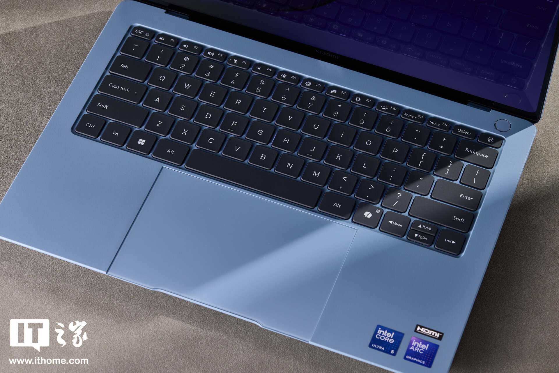 小米 Xiaomi Book Pro 14「柔雾蓝」图赏:丝绒镁合金,1.08kg 超轻薄