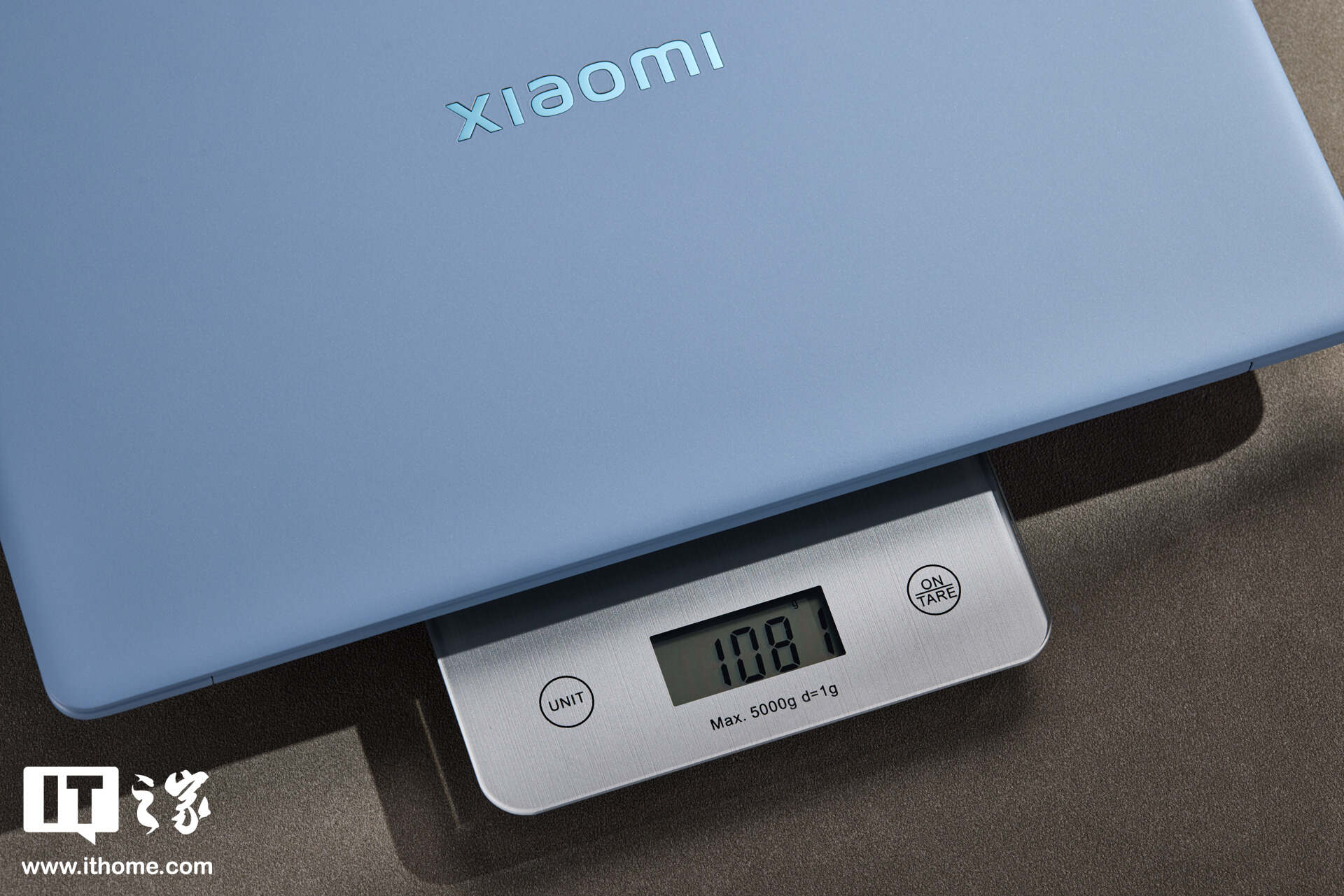 小米 Xiaomi Book Pro 14「柔雾蓝」图赏:丝绒镁合金,1.08kg 超轻薄